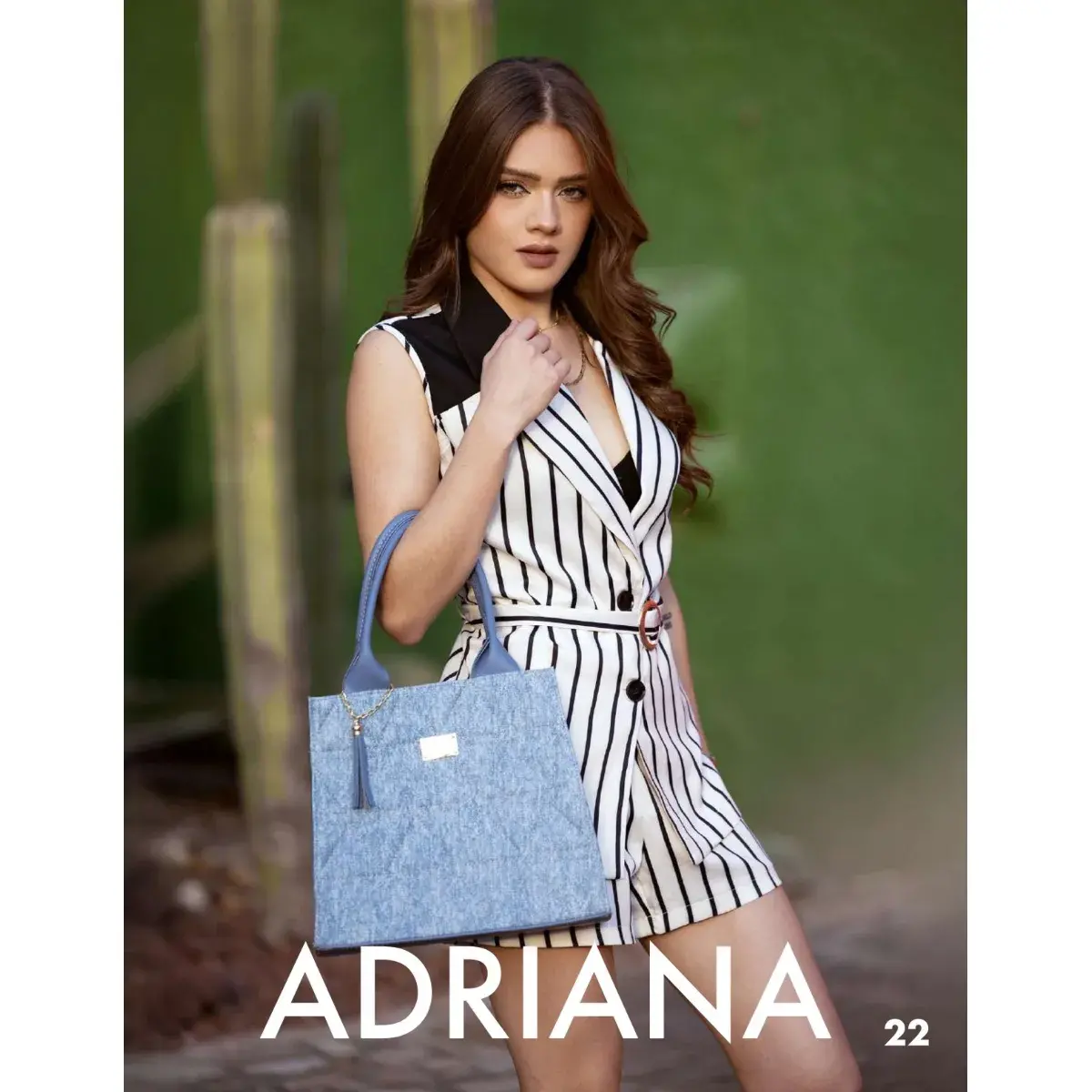 Bolsa ADRIANA – Sofisticación acolchada con acabado brillante